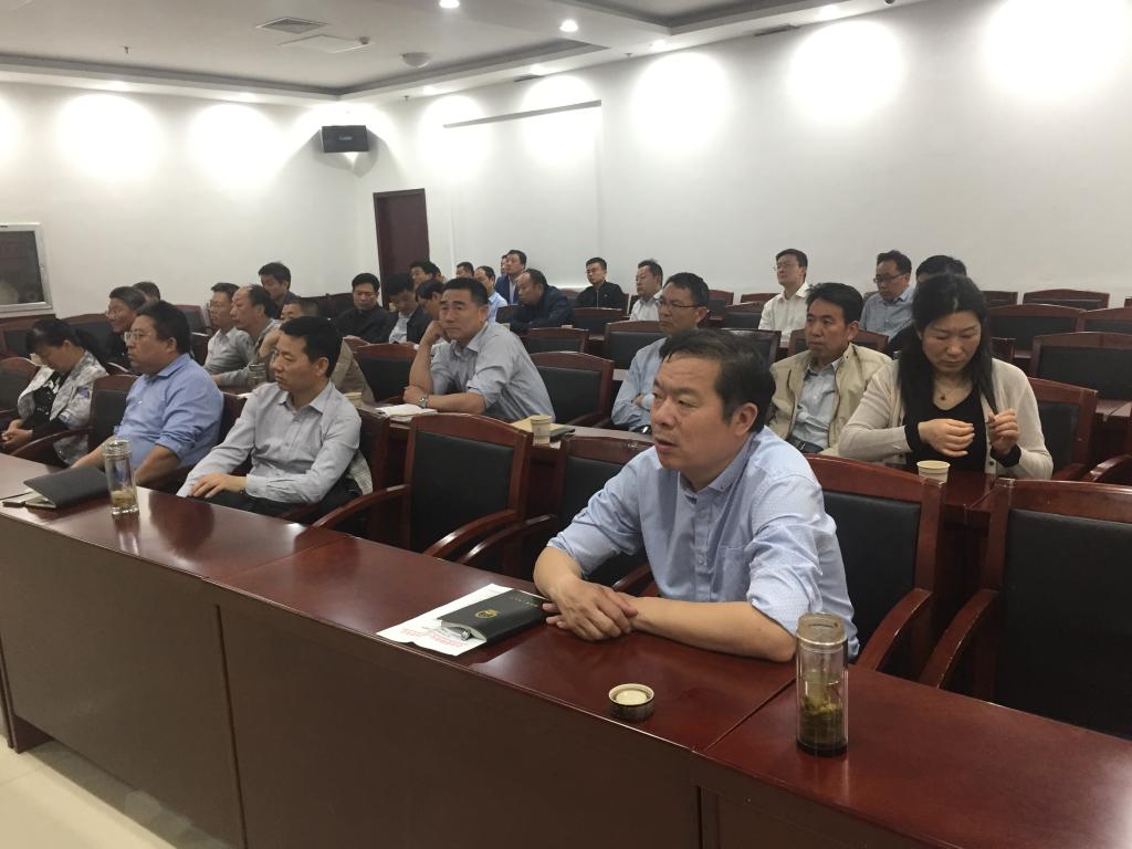 经信口副科级以上干部收看警示教育片