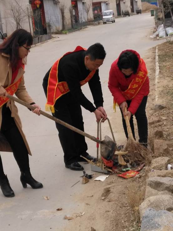 志愿者清洁家园活动